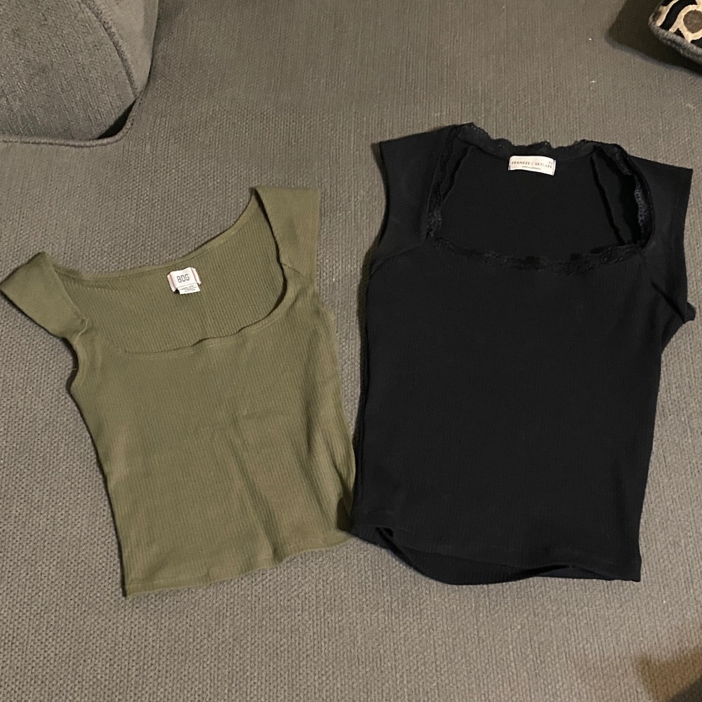 Junior tops - 2 pieces. EUC